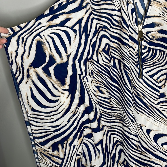 Suzy Shier Poncho Animal Printed Top - Picture 4 of 5